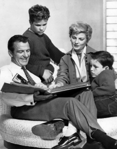 "Cleaver family Leave it to Beaver 1960" by ABC Television - Licensed under Public Domain via Commons